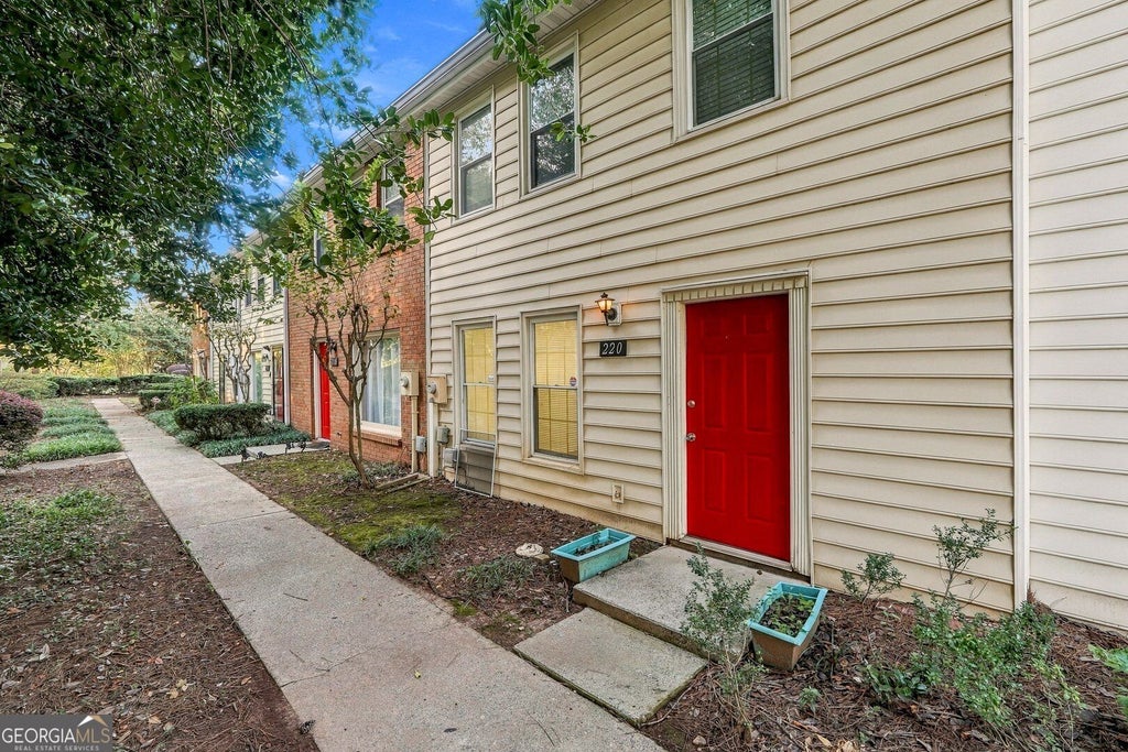 Photo of 220 Chads Ford Way, Roswell, GA 30076 (MLS # 10871058)