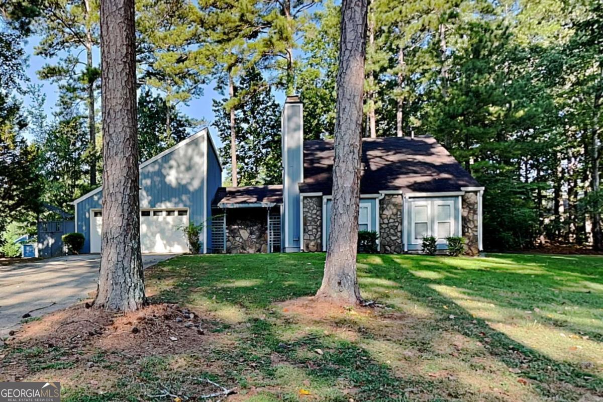 Welcome to 2197 Oakrill Court in Marietta, Georgia! This charming home offers the perfect blend of suburban tranquility and urban convenience. Located in the 30062 zip code, this property provides easy access to excellent schools, shopping centers, and recreational facilities. Key Features: Spacious floor plan ideal for family living and entertaining Modern updates throughout Updated kitchen with stainless steel appliances and ample counter space Attached garage for convenient parking and storage Enjoy the community amenities, including nearby parks and walking trails. With its prime location in Marietta, you'll be just minutes away from popular attractions like the Marietta Square, Kennesaw Mountain National Battlefield Park, and The Avenue East Cobb. Don't miss this opportunity to make 2197 Oakrill Court your new home in the heart of East Cobb. Schedule a viewing today and experience the comfort and convenience this property has to offer!