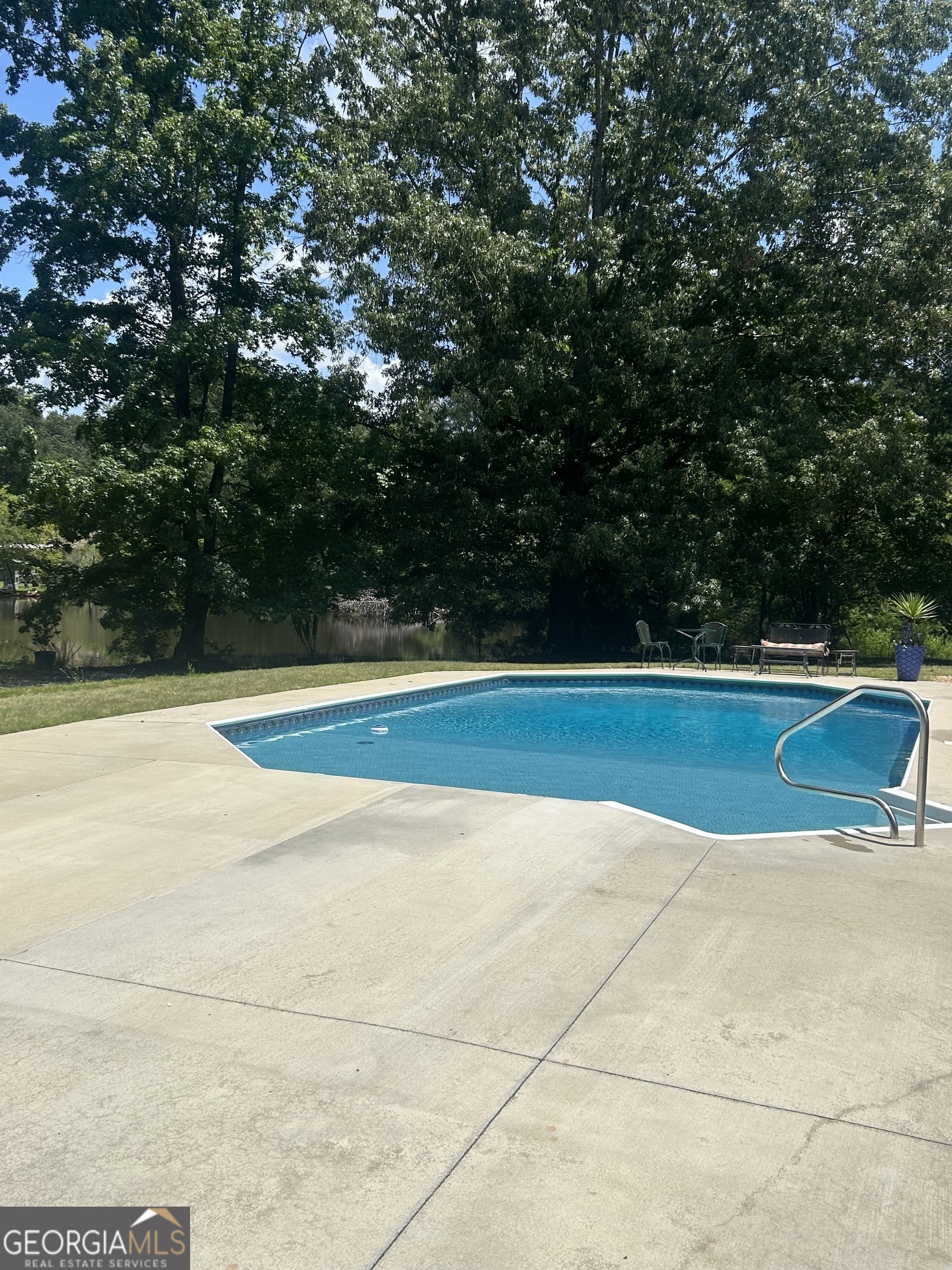 134 Salem DR NW