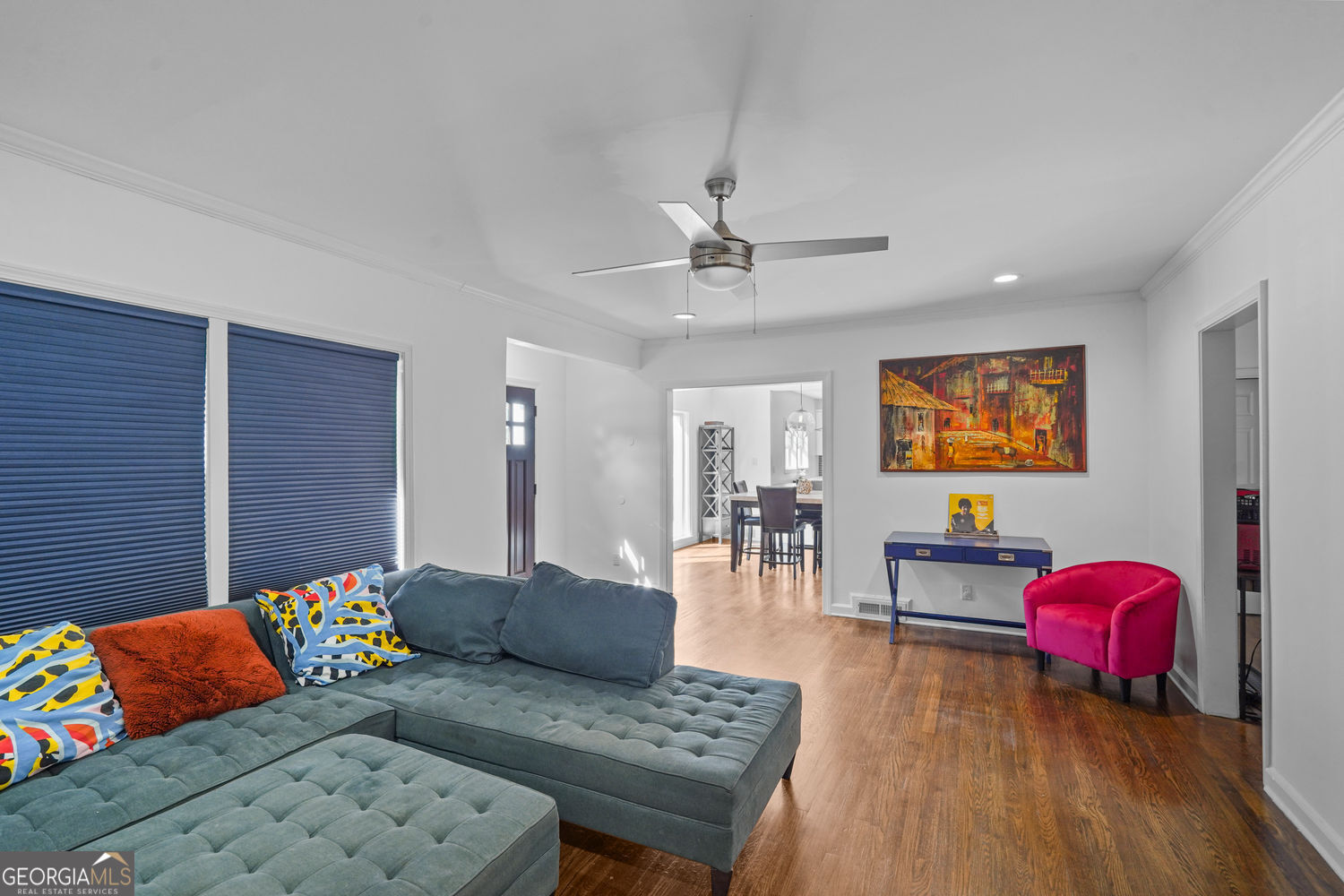 1370 Centra Villa DR SW
