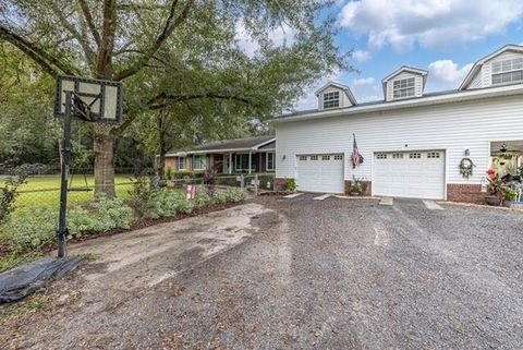 A home in Folkston