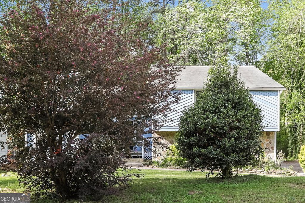 Photo of 6824 Creekwood Drive, Douglasville, GA 30135 (MLS # 10729573)