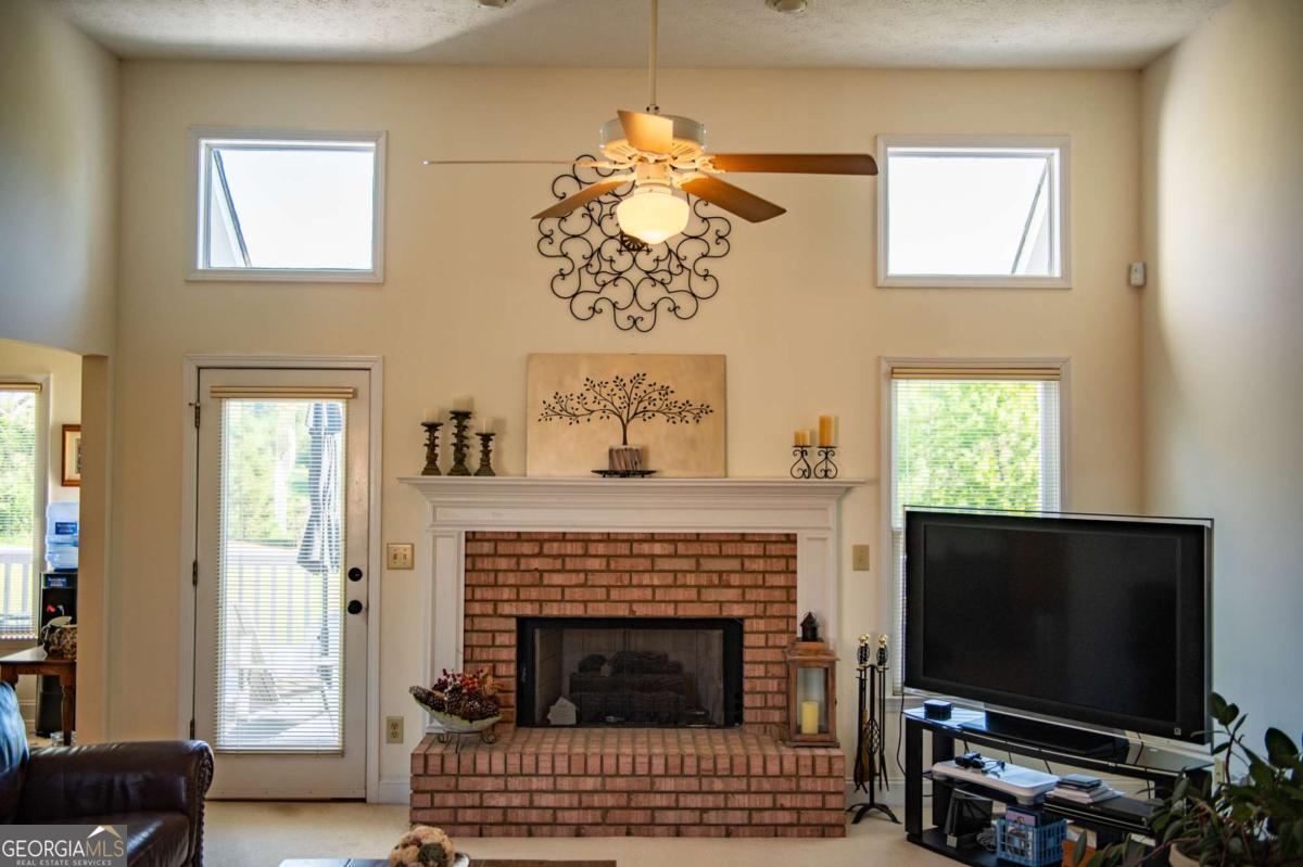 185 Peachtree LN