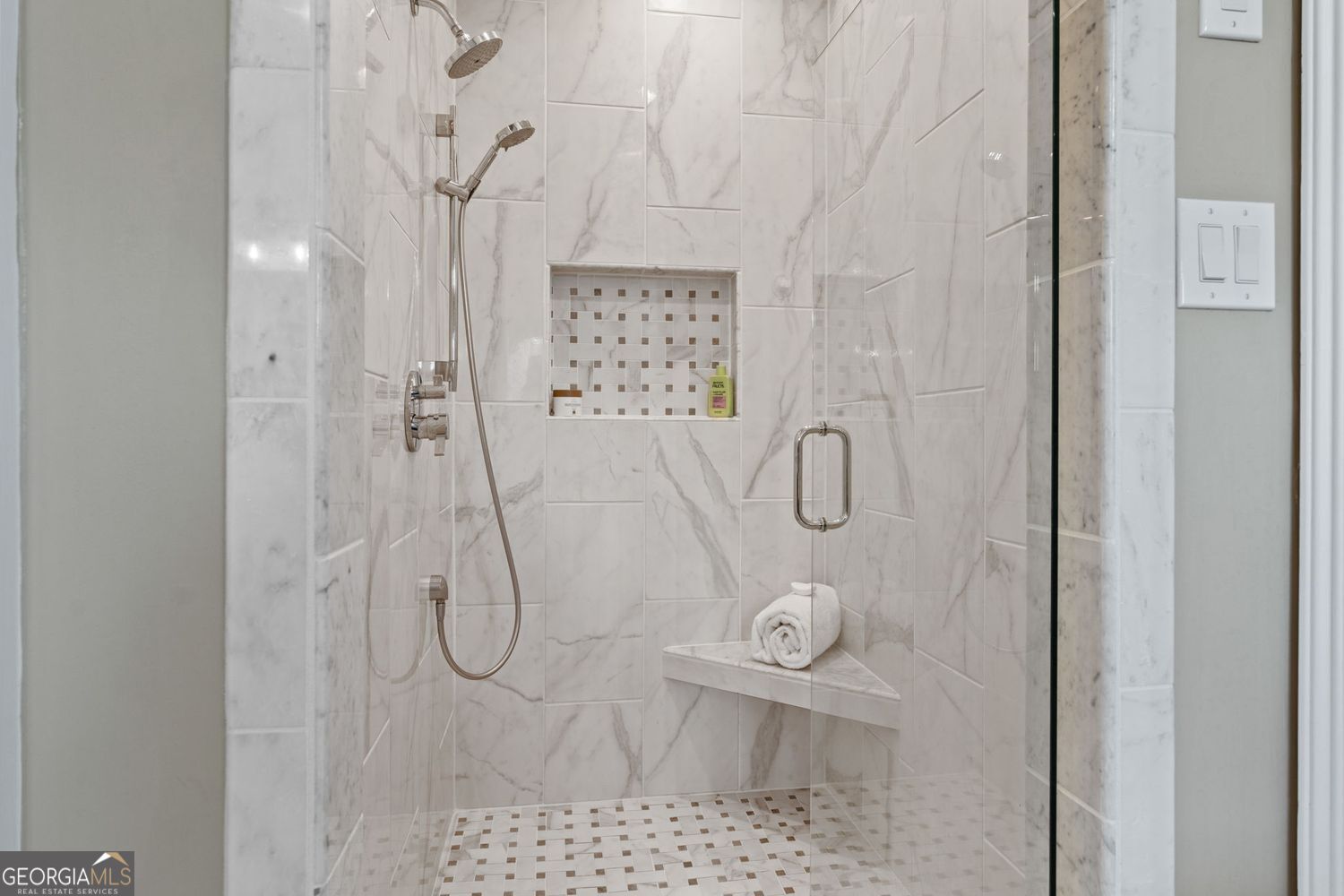 Cumming, Georgia 30028, United States, 6 Bedrooms Bedrooms, ,5 BathroomsBathrooms,Residential,Pending,120482