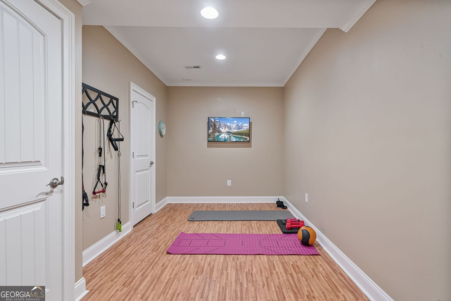 Cumming, Georgia 30028, United States, 6 Bedrooms Bedrooms, ,5 BathroomsBathrooms,Residential,Pending,120482