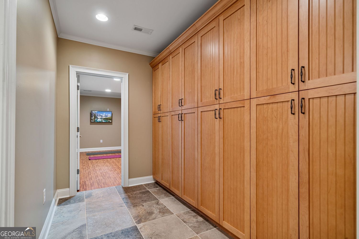 Cumming, Georgia 30028, United States, 6 Bedrooms Bedrooms, ,5 BathroomsBathrooms,Residential,Pending,120482