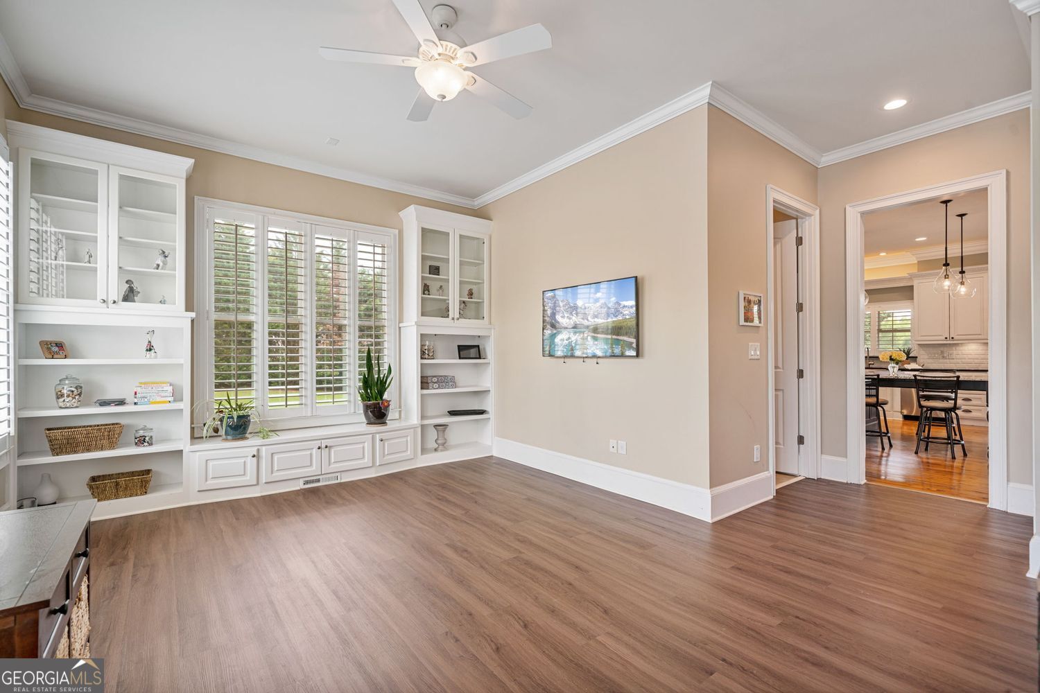 Cumming, Georgia 30028, United States, 6 Bedrooms Bedrooms, ,5 BathroomsBathrooms,Residential,Pending,120482