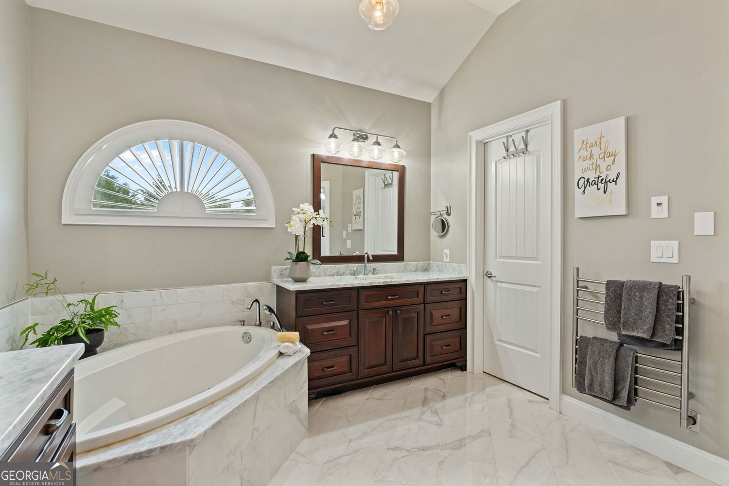 Cumming, Georgia 30028, United States, 6 Bedrooms Bedrooms, ,5 BathroomsBathrooms,Residential,Pending,120482