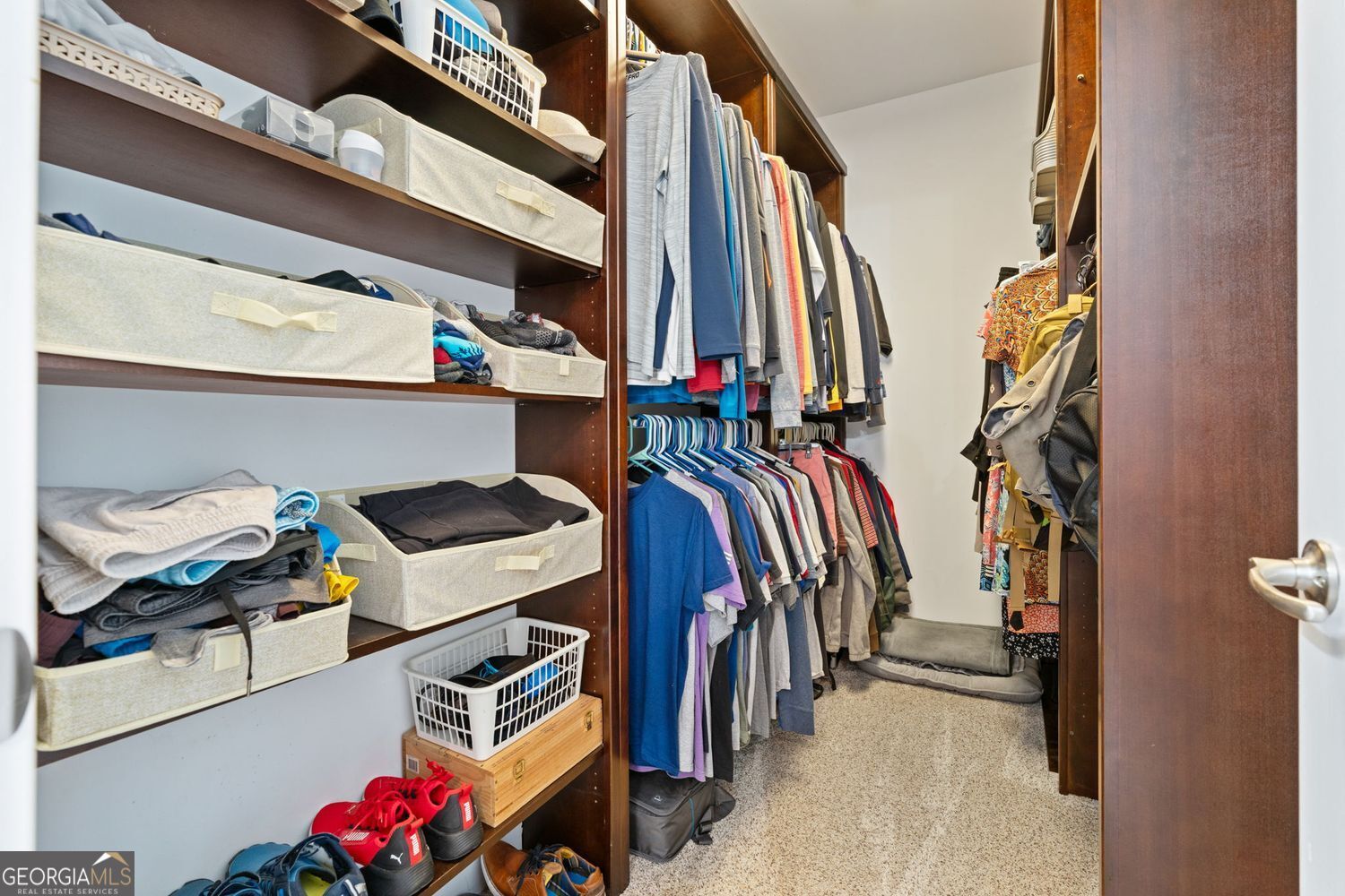 Cumming, Georgia 30028, United States, 6 Bedrooms Bedrooms, ,5 BathroomsBathrooms,Residential,Pending,120482