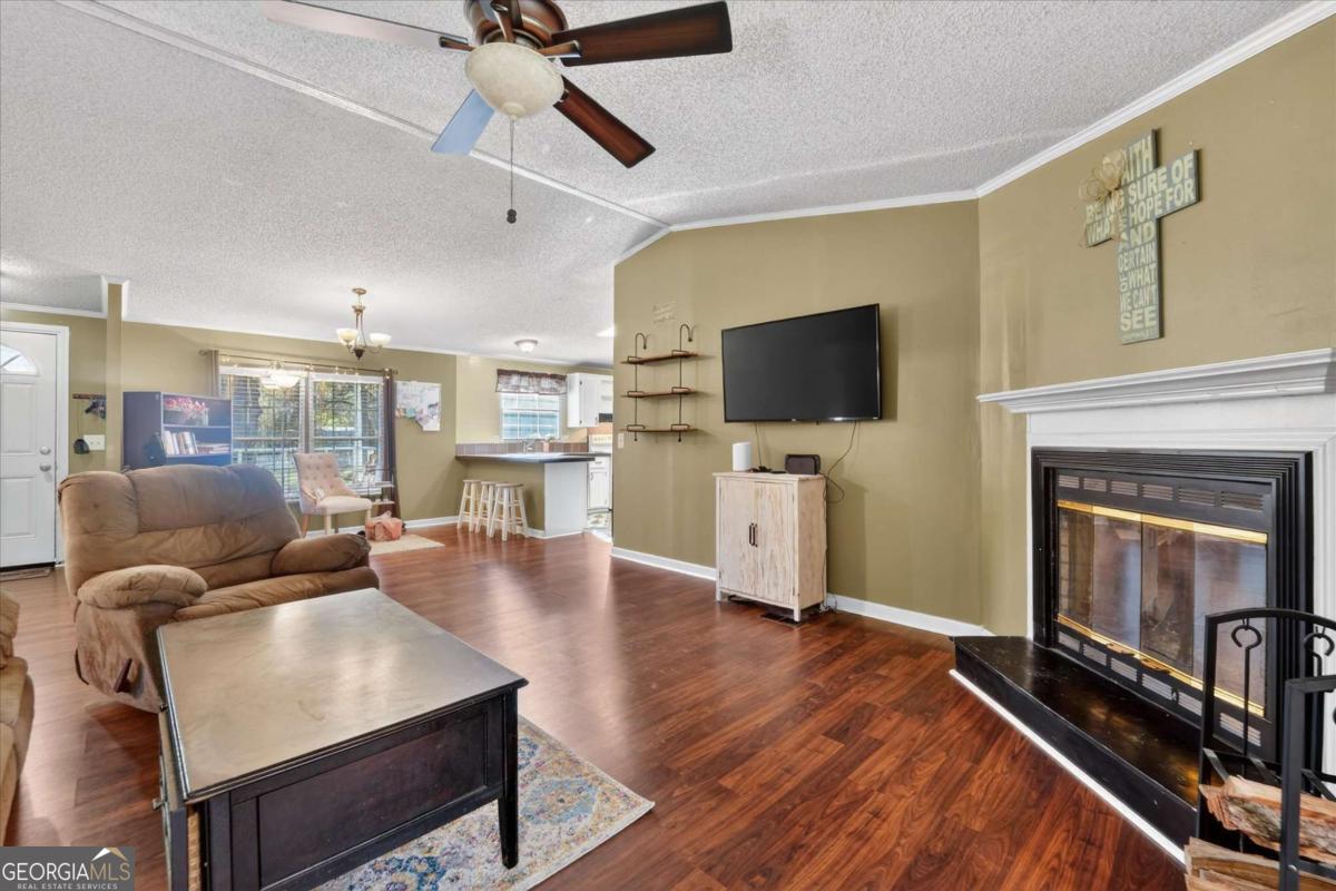 163 Saxon DR