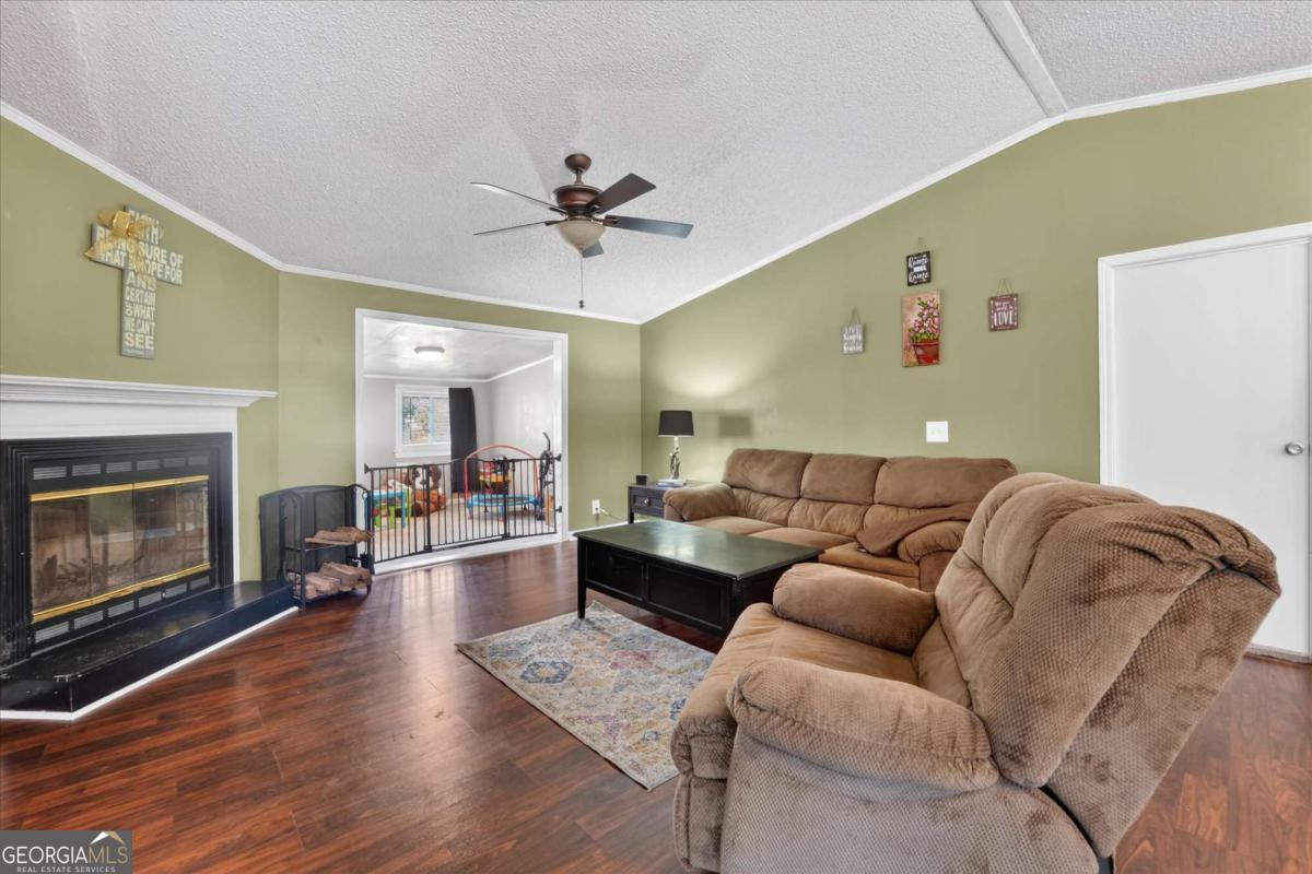 163 Saxon DR