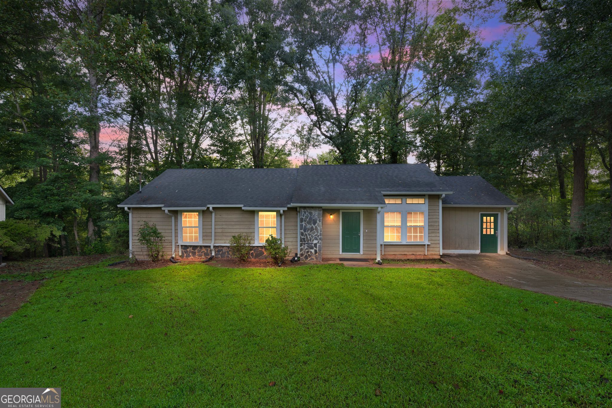 Situated on a peaceful cul-de-sac, this 3-bedroom, 2-bath home offers a spacious eat-in kitchen with plenty of cabinet space and easy access to the back deck, ideal for relaxing or entertaining. The comfortable layout provides inviting living spaces, and the location offers quick access to Highway 138, Tara Boulevard, shopping, dining, and everyday conveniences.