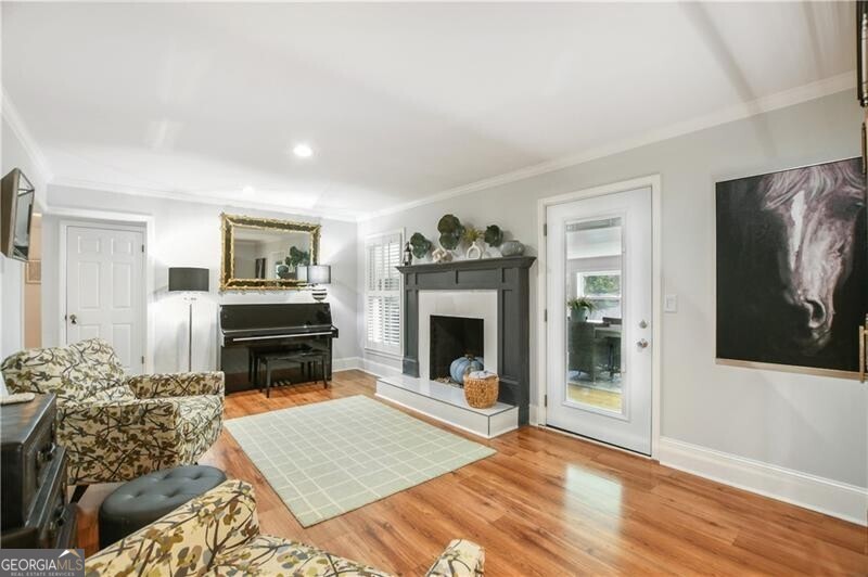 1845 Evergreen LN