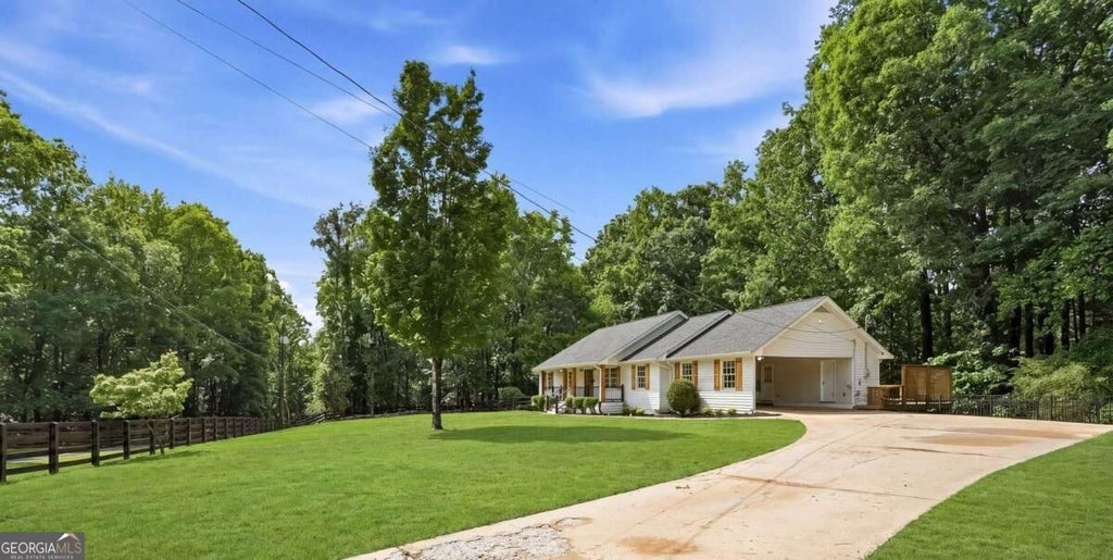 Photo of 2595 Marsha Circle, Cumming, GA 30041 (MLS # 10877657)