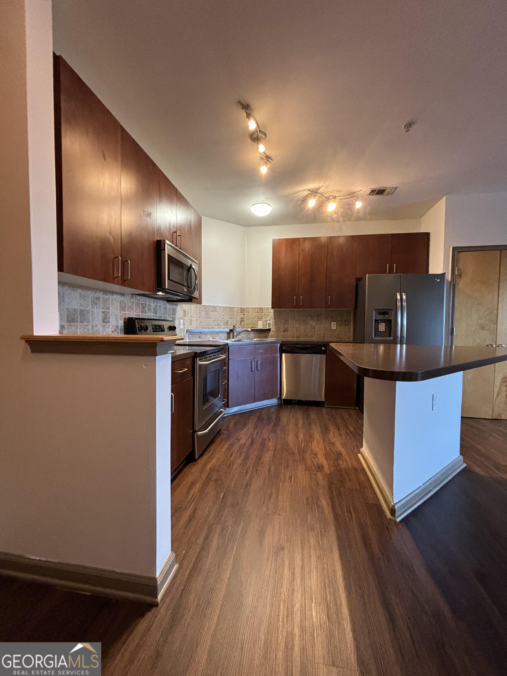 898 Oak ST SW 1215