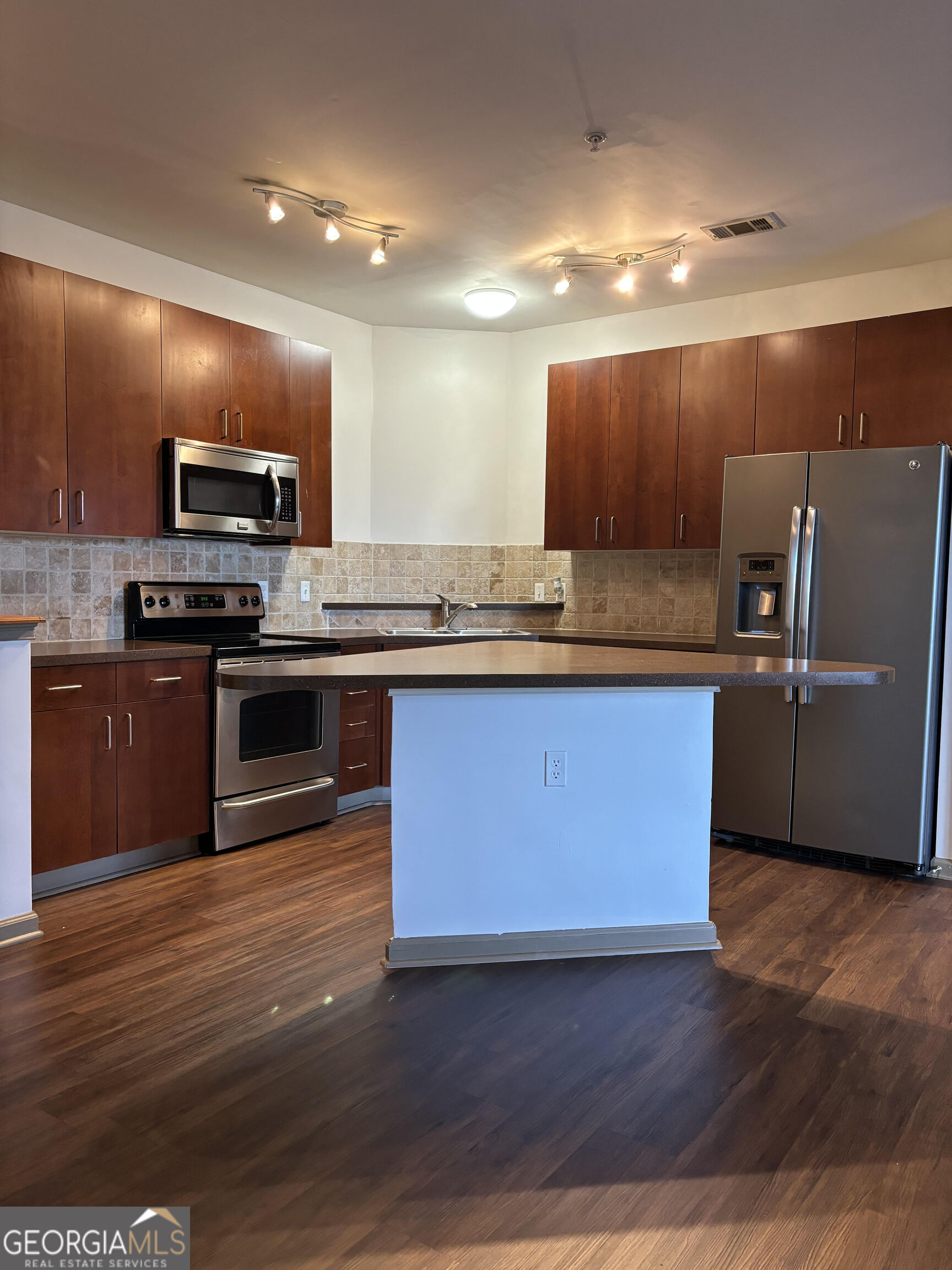 898 Oak ST SW 1215