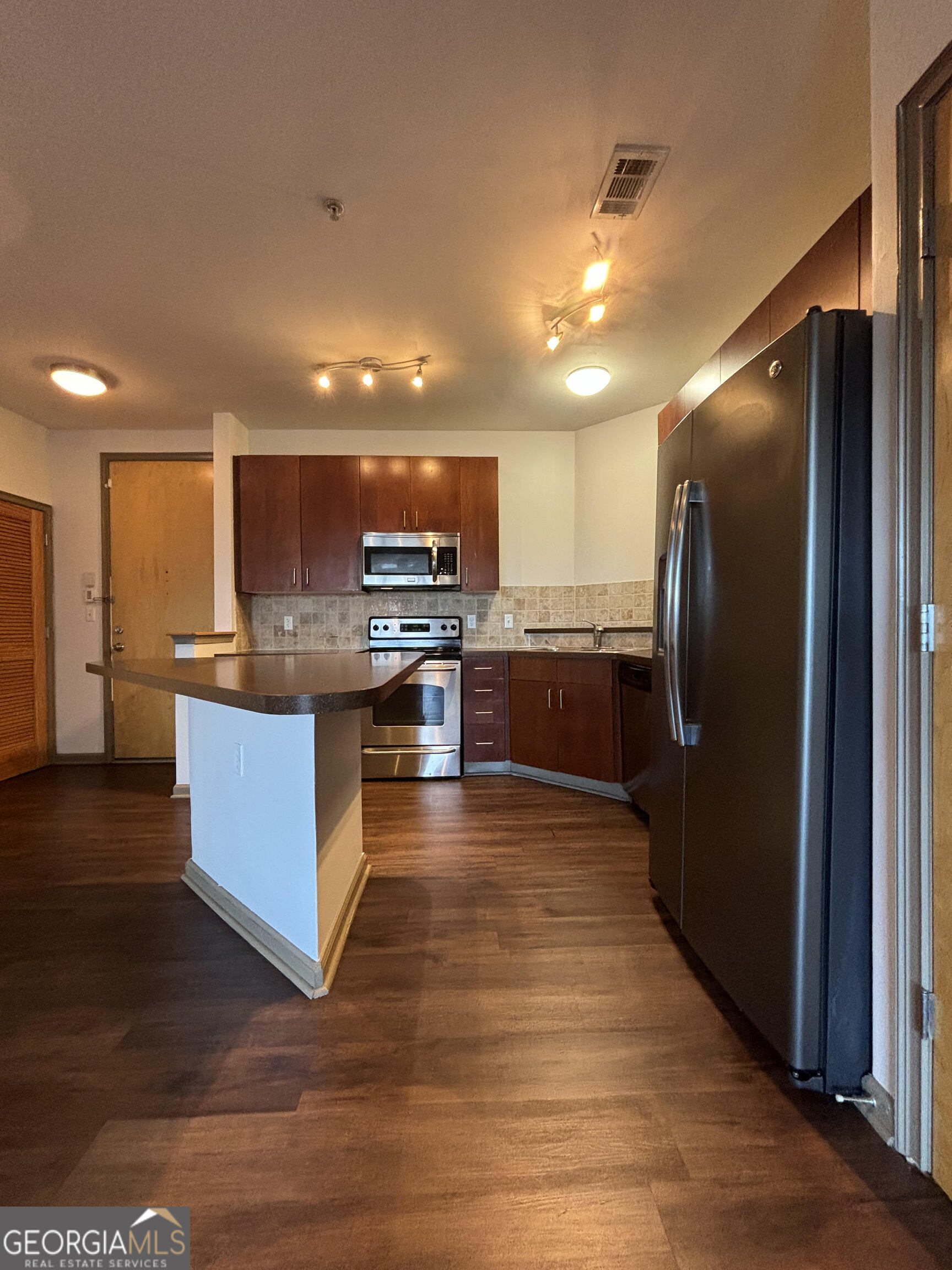 898 Oak ST SW 1215