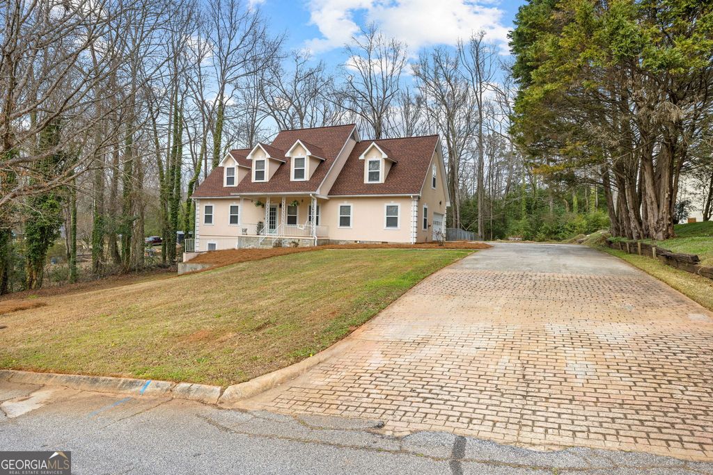 Photo of 1605 Pinebrook Drive, Griffin, GA 30224 (MLS # 10696105)