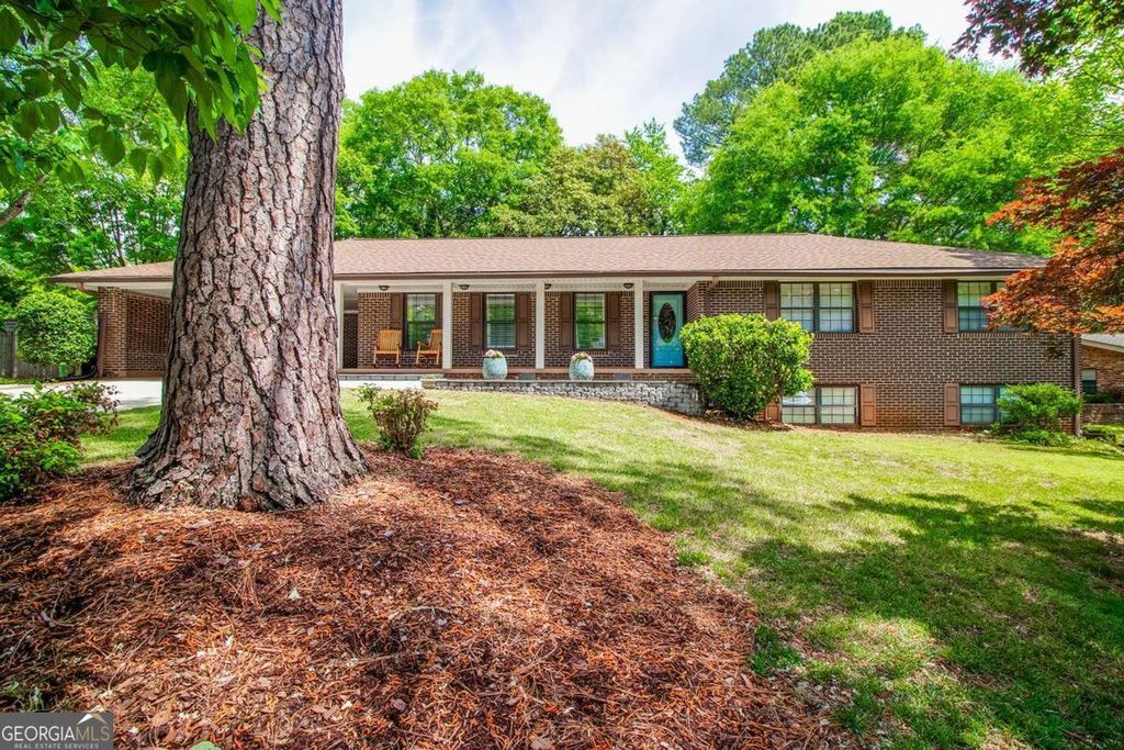 Photo of 2822 Cartwright Drive, Decatur, GA 30033 (MLS # 10769901)