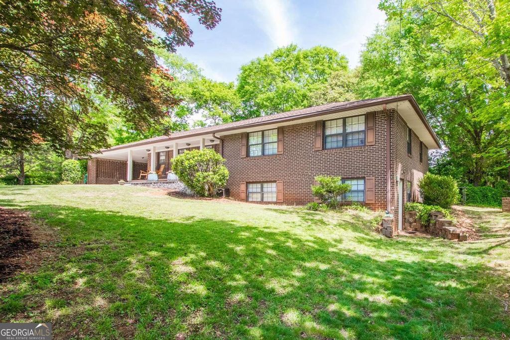 Photo of 2822 Cartwright Drive, Decatur, GA 30033 (MLS # 10769901)