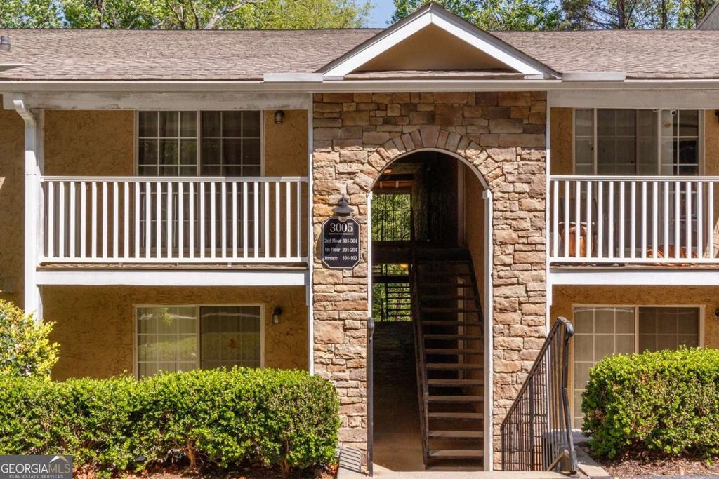 Photo of 3005 Seven Pines Lane #201, Atlanta, GA 30339 (MLS # 10731353)