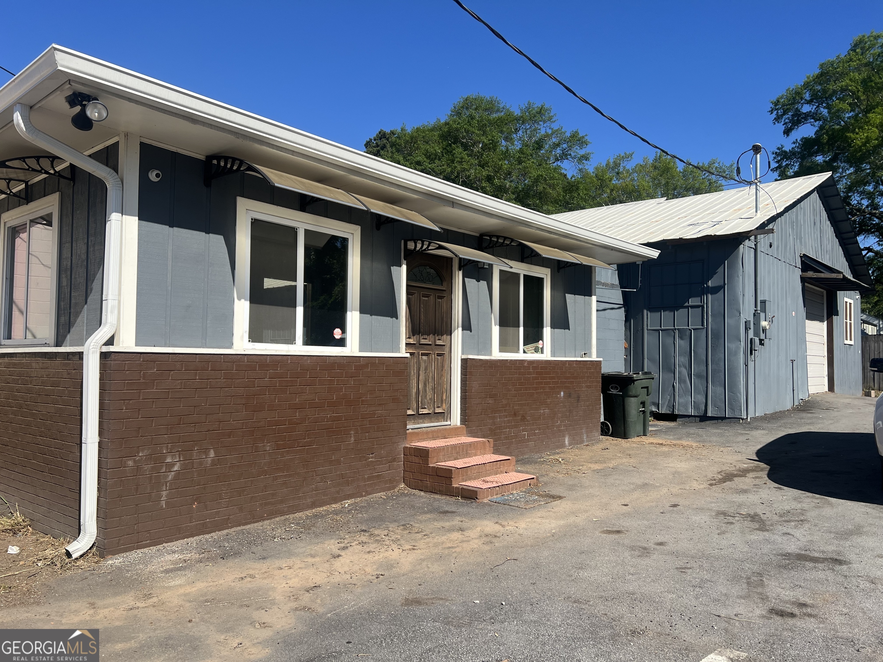 Large Garage Building with separate small office building available for lease. Great for used car business, extra storage for your business, HVAC, Eletrical, Plumbing, etc. Owner will lease buildling separately if desired. Business license must be obtained and approved with City of Covington. Buildings have access from Carroll St and Washington St.