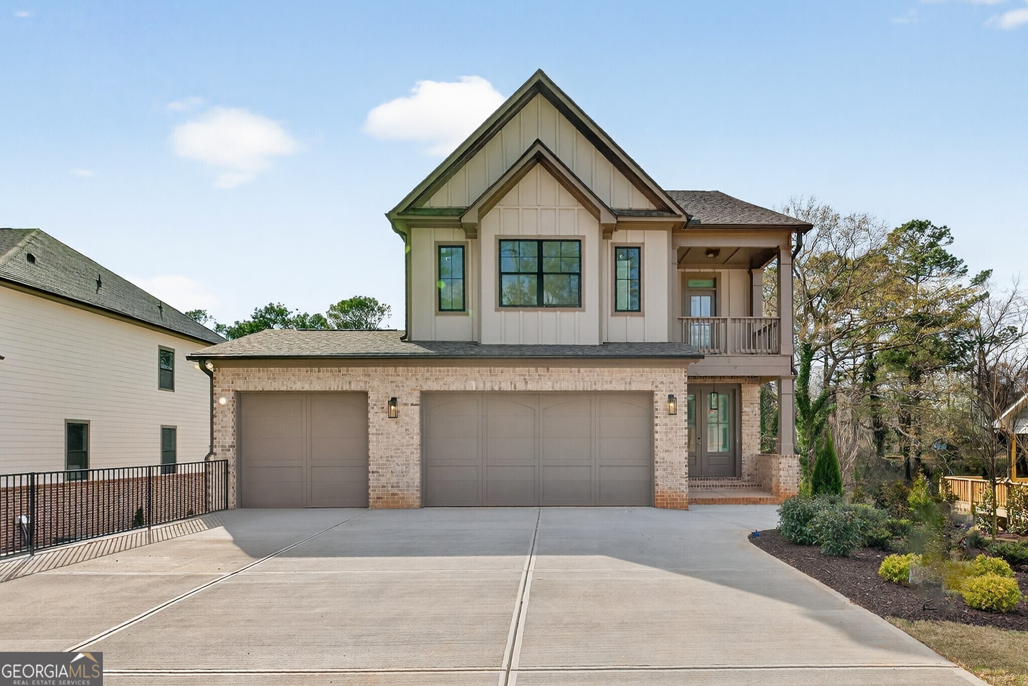3265 Hilltop CIR