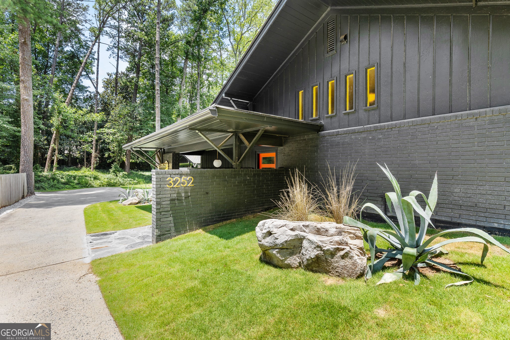 3252 W Roxboro RD NE