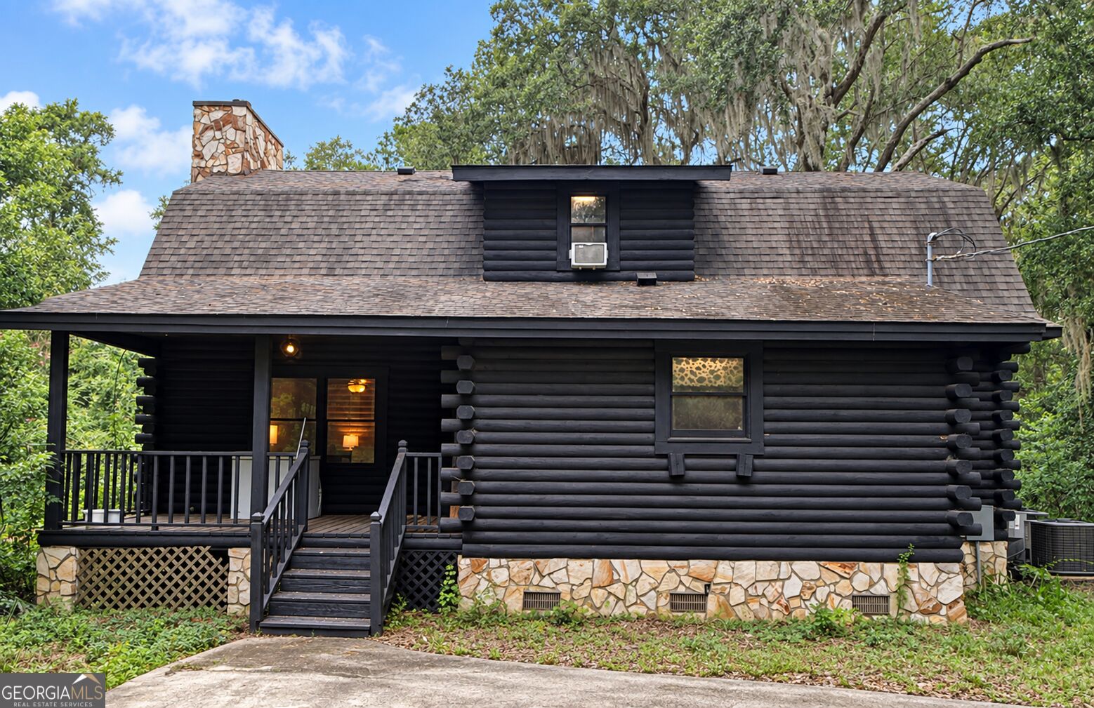 215 Hendricks LN