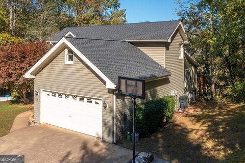 A home in Hayesville