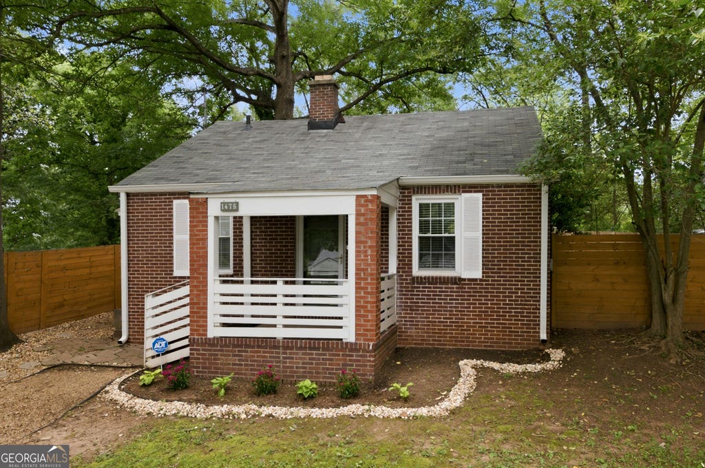 Photo of 1475 Elizabeth Lane, Atlanta, GA 30344 (MLS # 10796101)