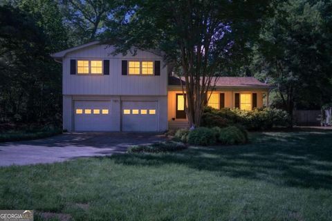 Photo of 4818 Tilly Mill Road, Atlanta, GA 30360 (MLS # 10736249)