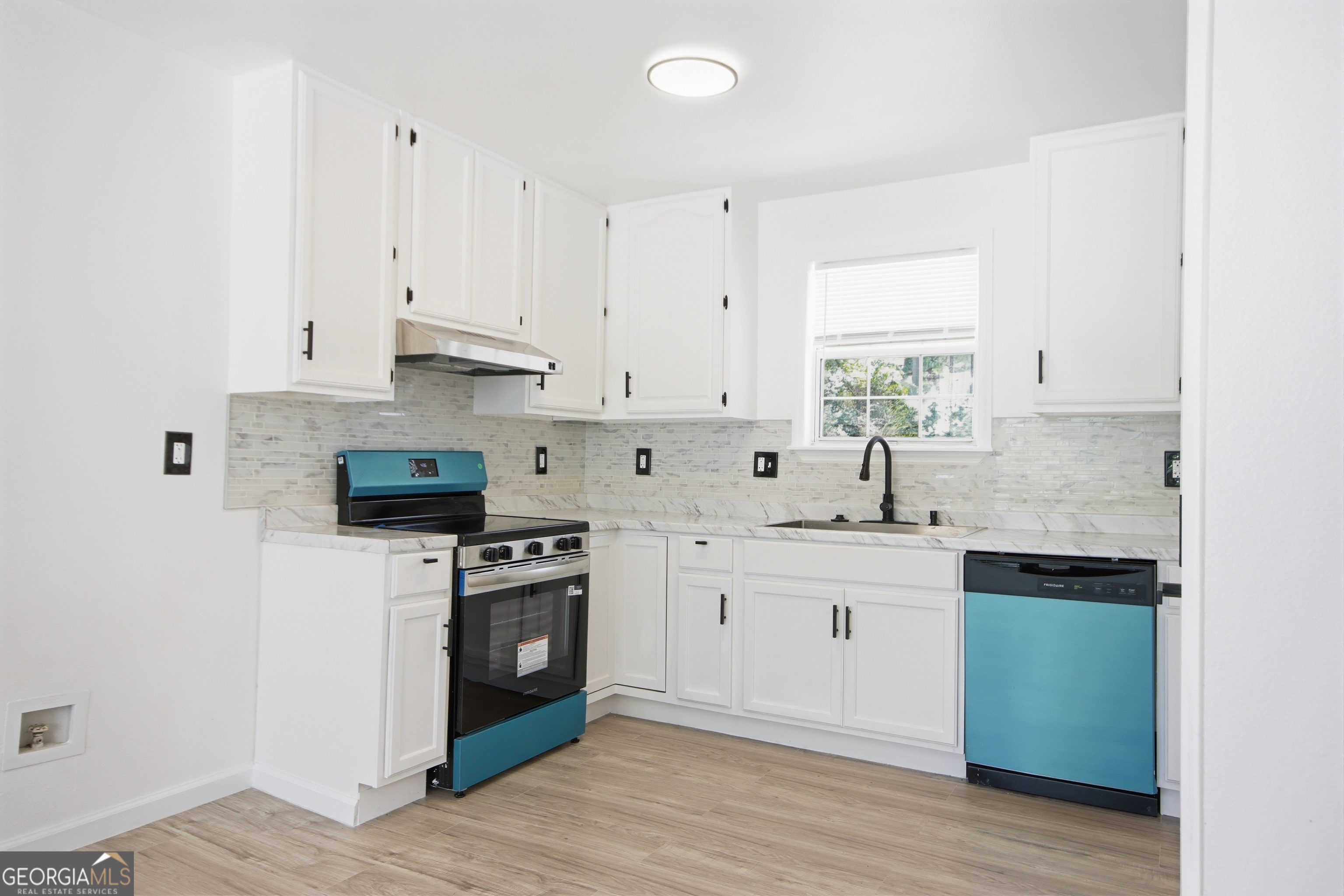 1023 James Cross AVE