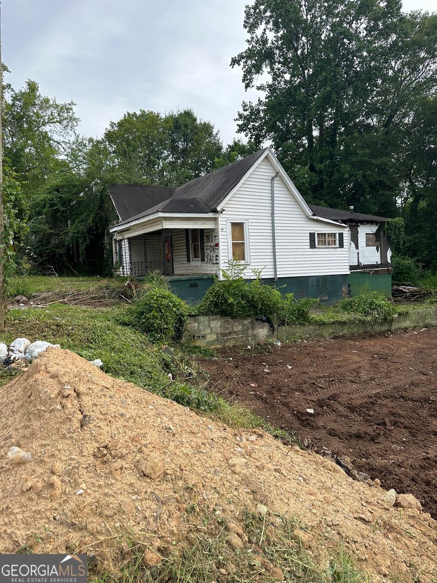 Savvy investors, take note!! A rare opportunity has hit the market in the heart of the Pittsburgh community, ideal for redevelopment or customization. This property offers the potential to subdivide the spacious lot into two separate parcels for new construction, or remodel the existing home to create your dream project. Whether you're looking to build, flip, or hold, this is a prime chance to invest in a growing area with strong upside. Don't miss out on the versatility and value this lot offers!