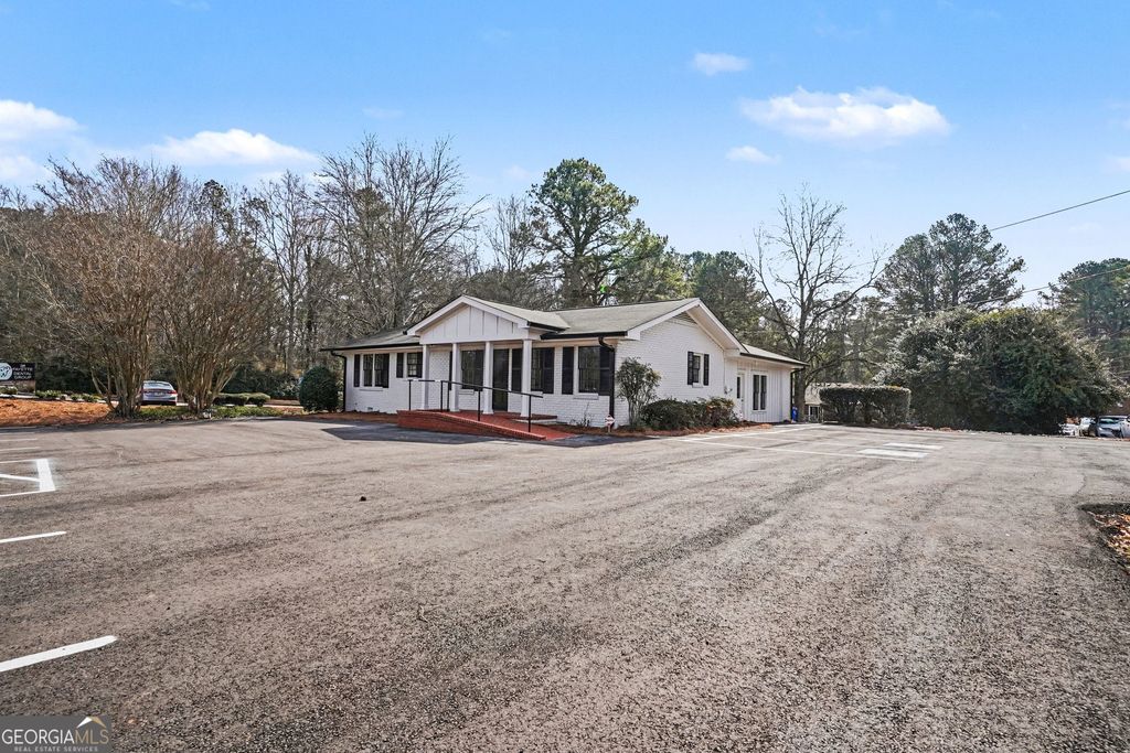 Photo of 730 W Lanier Ave, Fayetteville, GA 30214 (MLS # 10695816)