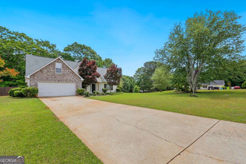 Photo of 1300 Sunflower Court, Locust Grove, GA 30248 (MLS # 10742309)