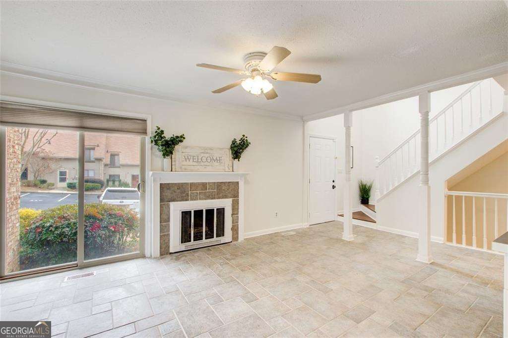 3604 Stonewall CT SE