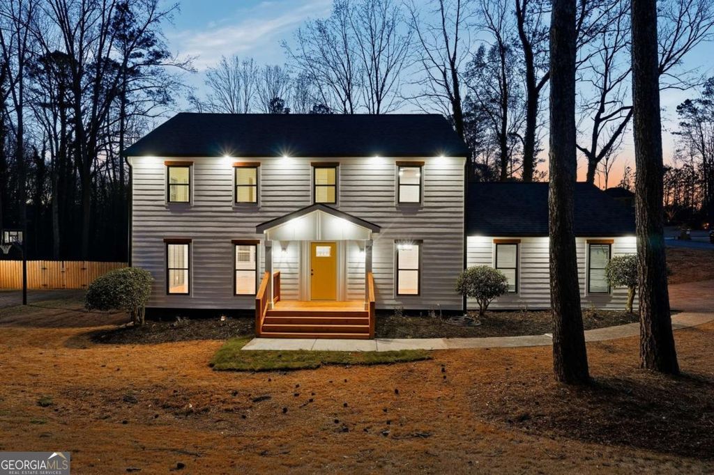 Photo of 2348 Marneil Drive NE, Marietta, GA 30062 (MLS # 10679336)