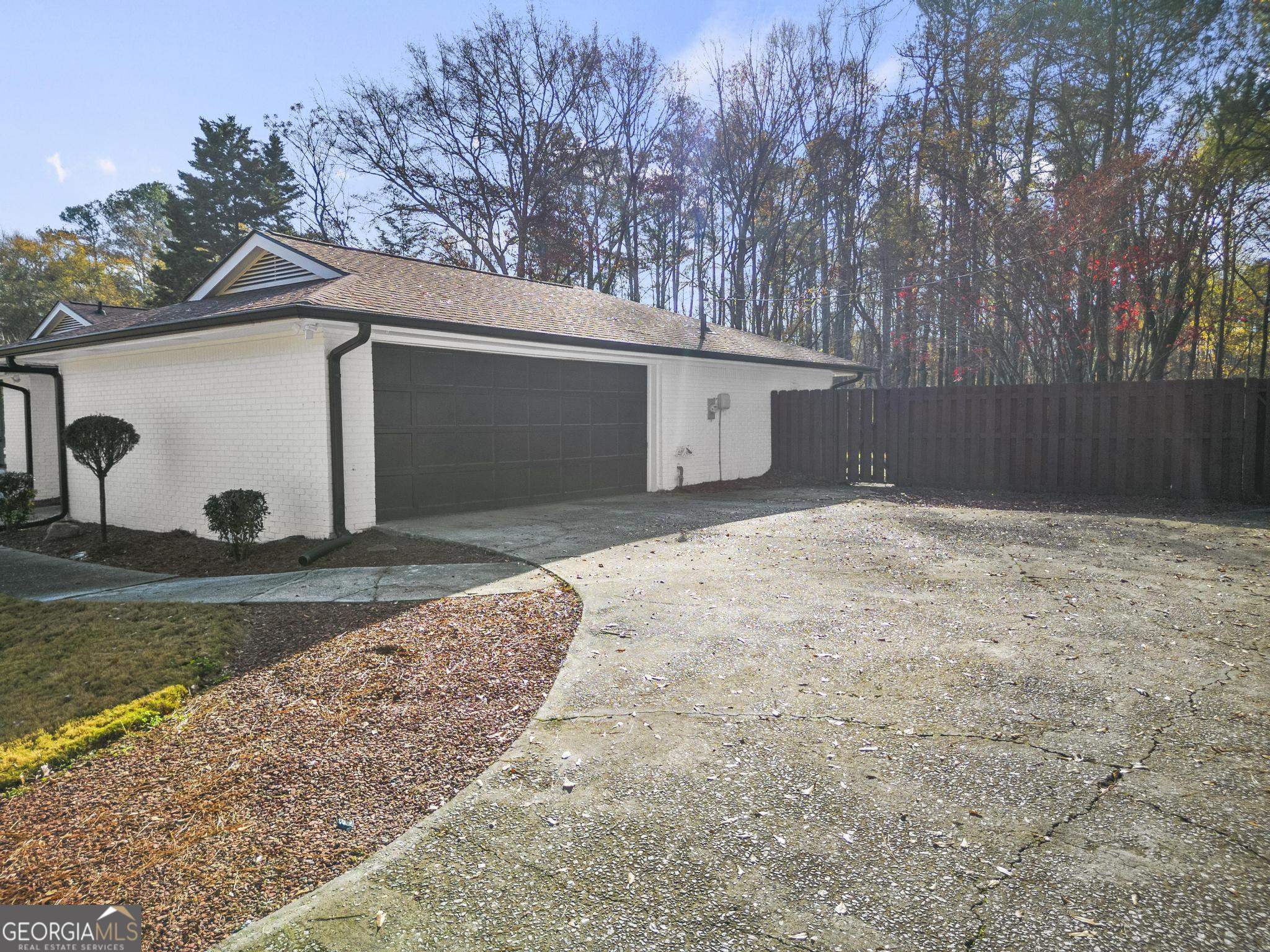 558 Kenwood RD FURNISHED/UTILITIES