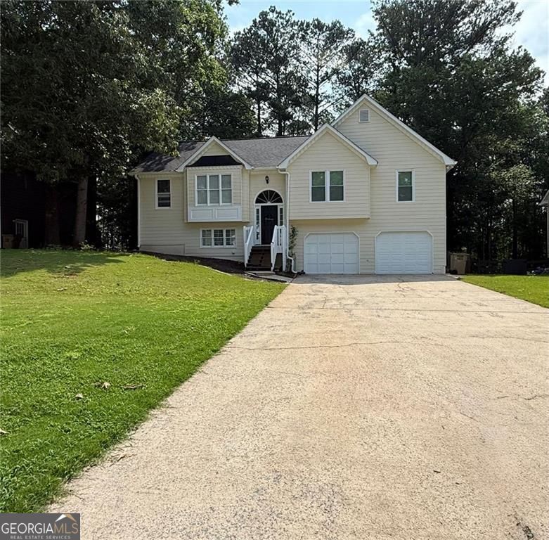 If you are looking for a beautiful home to rent in Woodstock. This is definitely your best option! A wonderful home with 3 bedrooms / 2 full bathrooms in the main level with a finished lower level basement. Open concept living area, nice kitchen with freshly painted white cabinets and stone countertops. The spacious open concept living-dining room features vaulted ceilings and abundant natural light, offering a warm and inviting atmosphere for relaxing or entertaining family and friends. Laundry closet with washer and dryer included as a landlords courtesy. Freshly painted interior and exterior. The fully finished lower level offers a versatile family room and flex space, providing additional room for recreation, hobbies, or a home office, including a small space with sound panels for music, podcast/content development, sensory room or even a closet to add a 4th bedroom! Outside, you'll find a large deck overlooking the fully fenced-in backyard, ideal for the entertaining of the whole family. Wonderful neighborhood, Very Convenient and Close to hwy 575, shoppings and restaurants. Don't miss out on this fantastic opportunity to lease makethis beautiful house Come and lease it.