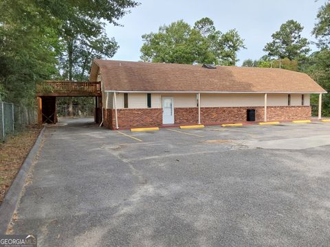 601 N Main ST Swainsboro GA 30401