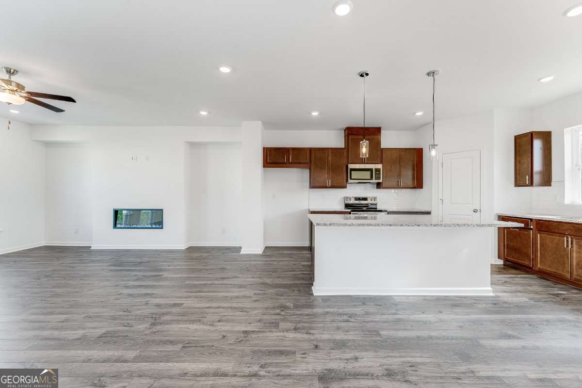 238 Lytham DR SE