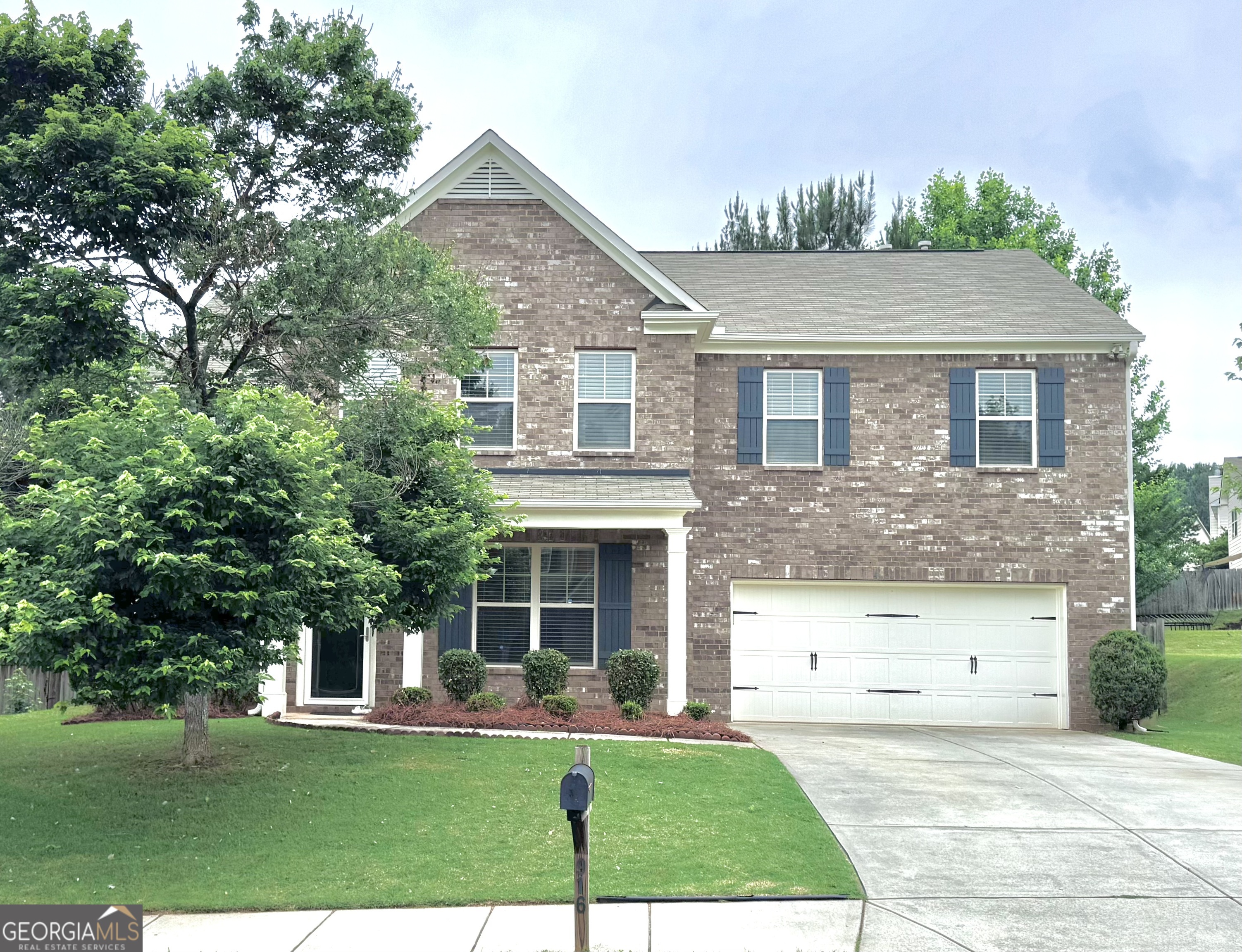 Welcome to this Beautiful, Well Laid-out Home in the Liberty Crossing Neighborhood in Braselton, GA. This Home has 5 bedrooms, 3 bathrooms, and offers an additional Open Loft/ Bonus/Flex area on Second Floor that can be converted to a 6th Bedroom. The Huge Master has a His/Hers Sink with Separate Tub/Shower and a Walk-in Closet. The Home also offers a Huge Cover Patio that allows for Out-door Living... for additional Dinning and Entertaining Options. The Backyard has 2 Separate Open Grass Areas and Garden Ready Lay-out. This Home is Walking Distance to Community Amenities, which includes Pool, Tennis and Clubhouse, and has access to Major Highways, near Shops, Chateau Elan Golf Resort, Northeast Georgia Medical Center and Upcoming Community Center Development.