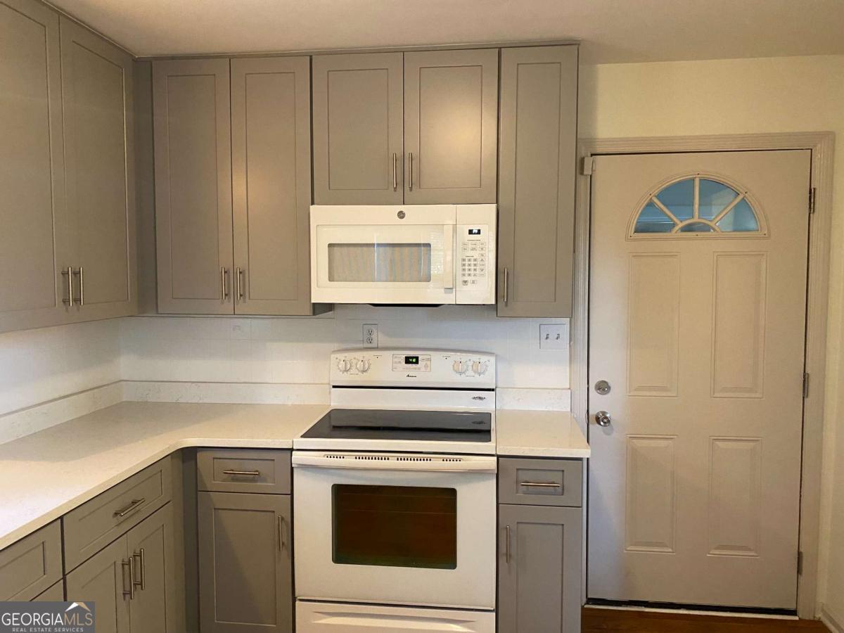 Smyrna, Georgia 30082, United States, 2 Bedrooms Bedrooms, ,1 BathroomBathrooms,Residential,Active,27702