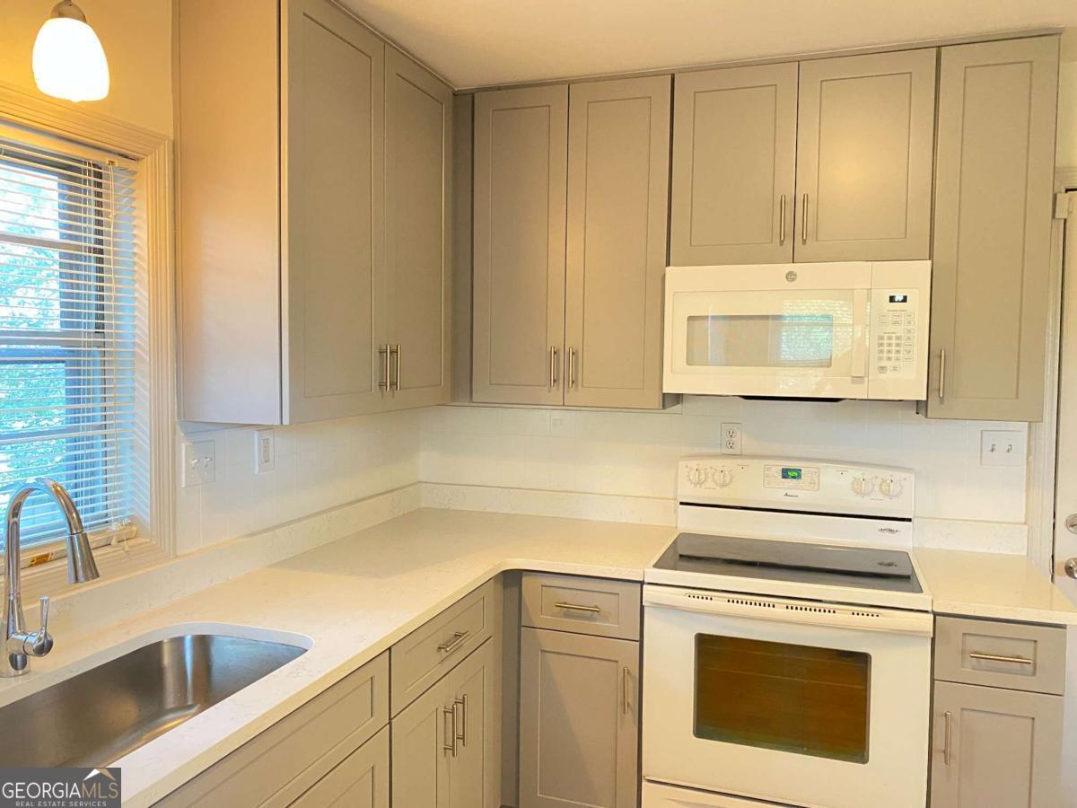 Smyrna, Georgia 30082, United States, 2 Bedrooms Bedrooms, ,1 BathroomBathrooms,Residential,Active,27702