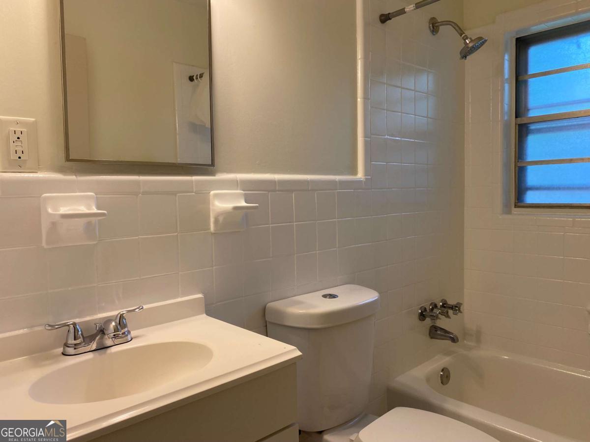 Smyrna, Georgia 30082, United States, 2 Bedrooms Bedrooms, ,1 BathroomBathrooms,Residential,Active,27702