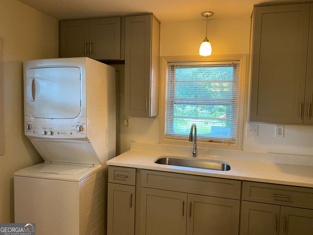 Smyrna, Georgia 30082, United States, 2 Bedrooms Bedrooms, ,1 BathroomBathrooms,Residential,Active,27702