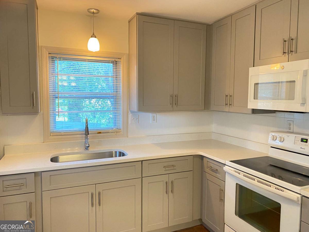 Smyrna, Georgia 30082, United States, 2 Bedrooms Bedrooms, ,1 BathroomBathrooms,Residential,Active,27702