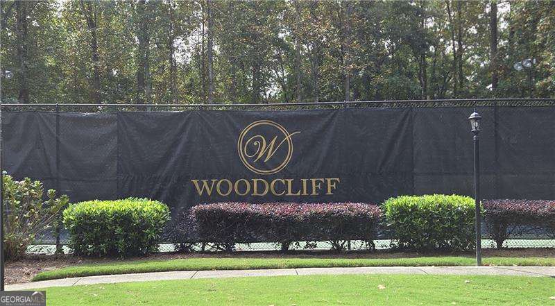 605 Woodcliff DR