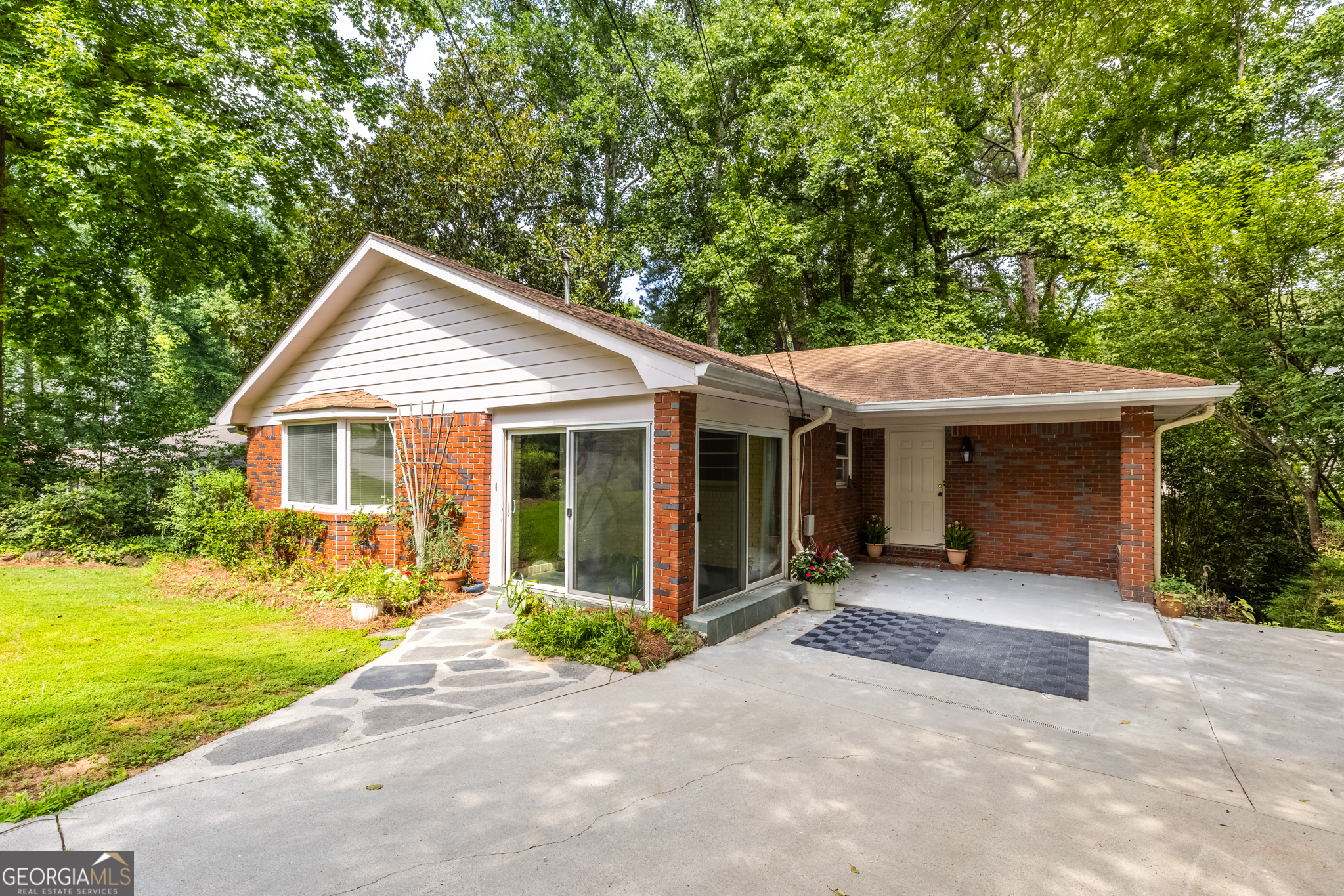 1102 Rogeretta DR NE